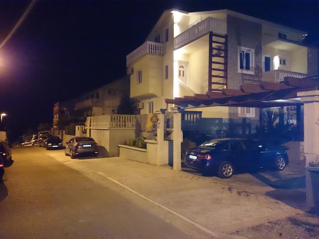 Apartments Sandra ติวัต ภายนอก รูปภาพ
