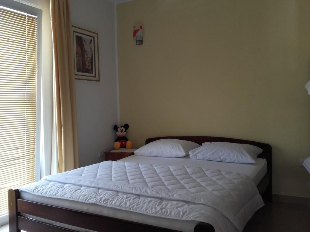 Apartments Sandra ติวัต ภายนอก รูปภาพ