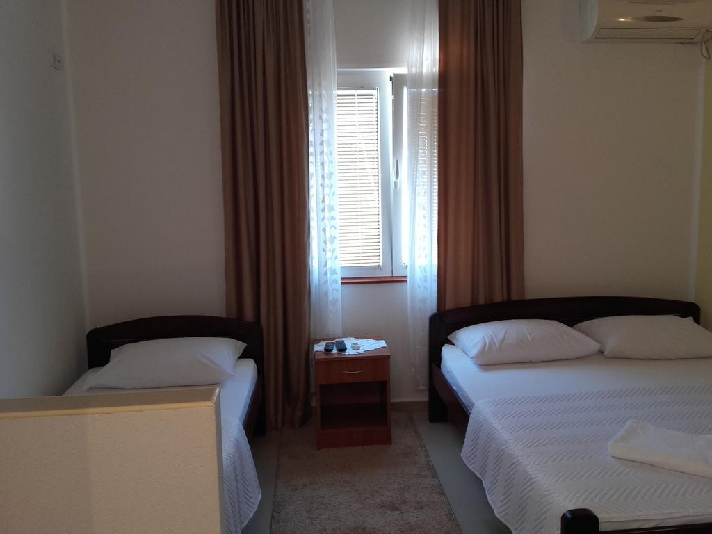 Apartments Sandra ติวัต ภายนอก รูปภาพ