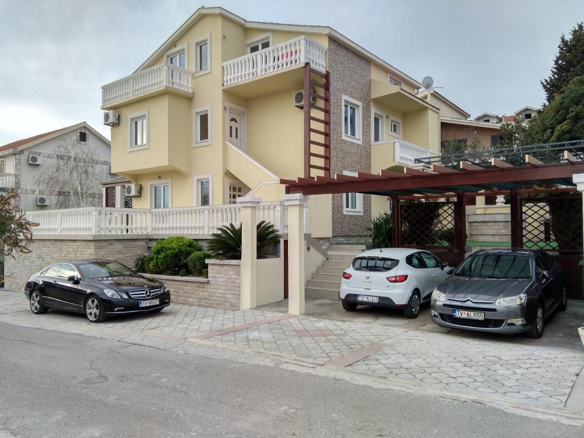 Apartments Sandra ติวัต ภายนอก รูปภาพ