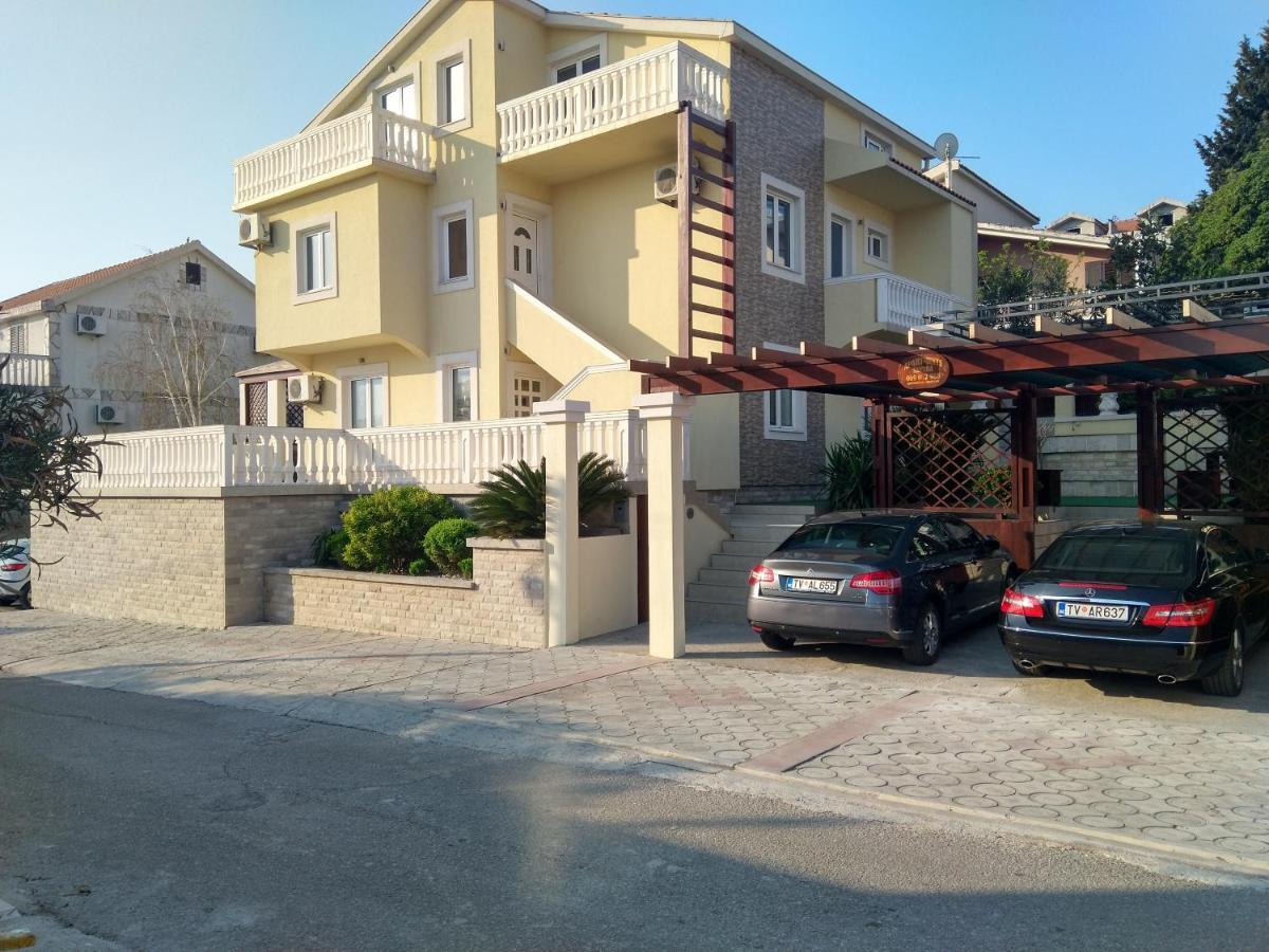 Apartments Sandra ติวัต ภายนอก รูปภาพ